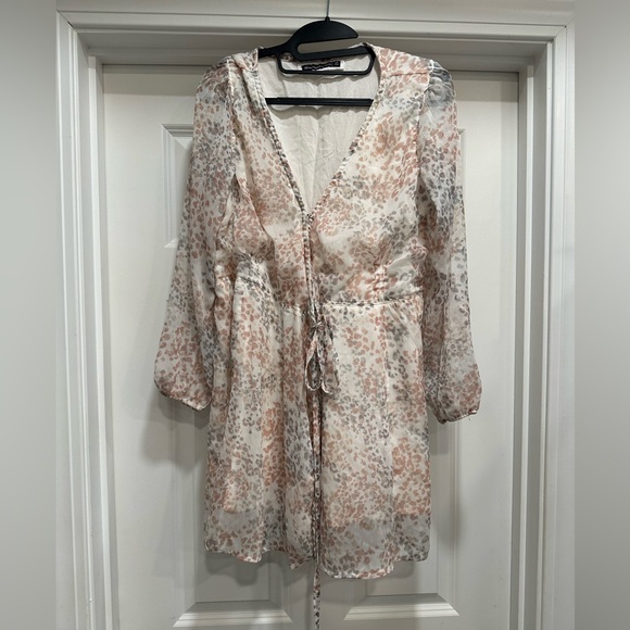 Abercrombie & Fitch Dresses & Skirts - EUC Abercrombie & Fitch L (petite) patterned mini wrap dress